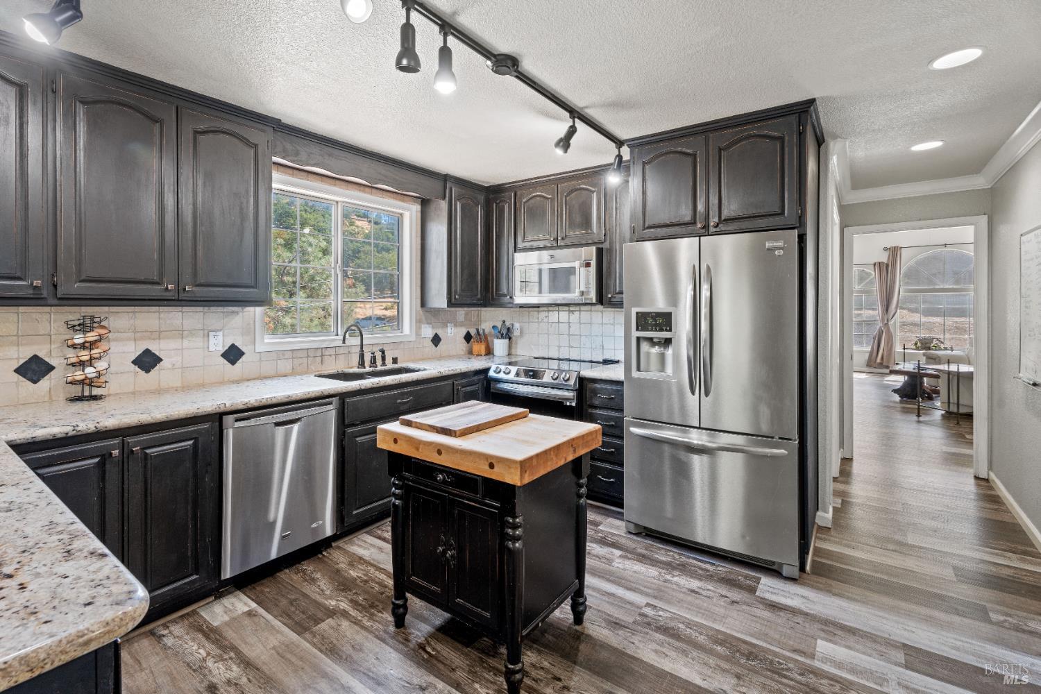 Detail Gallery Image 28 of 33 For 17319 Meadow View Dr, Hidden Valley Lake,  CA 95467 - 3 Beds | 2 Baths