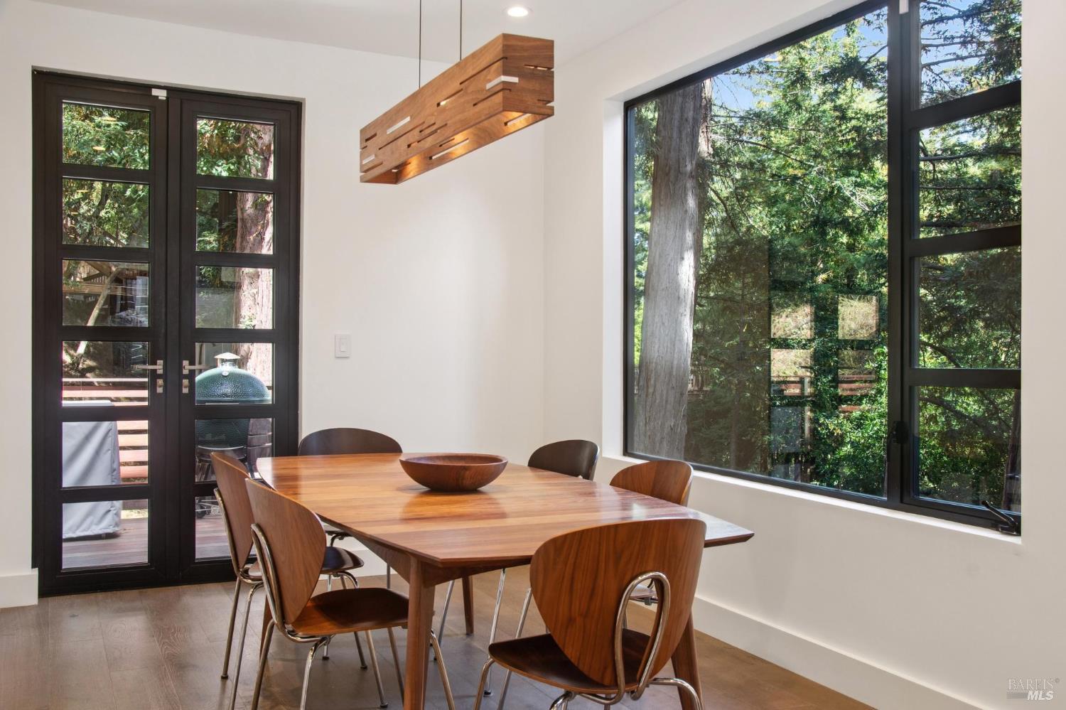 Detail Gallery Image 10 of 29 For 290 Edgewood Ave, Mill Valley,  CA 94941 - 4 Beds | 3/1 Baths