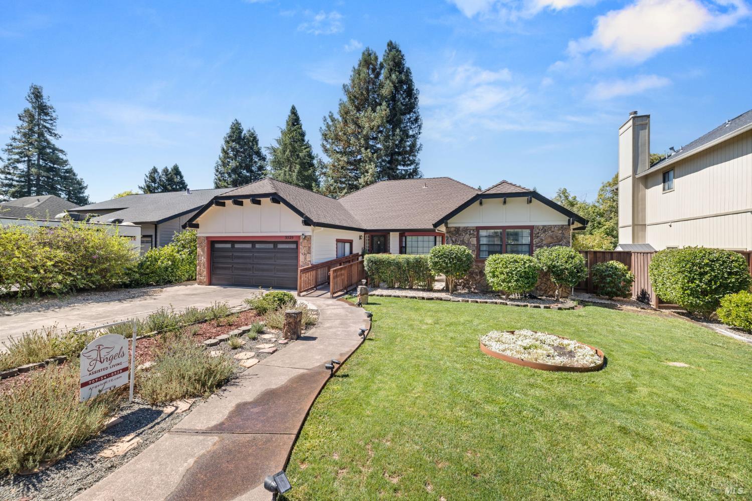 Detail Gallery Image 4 of 38 For 5525 Carriage Ln, Sonoma,  CA 95403 - 4 Beds | 2 Baths