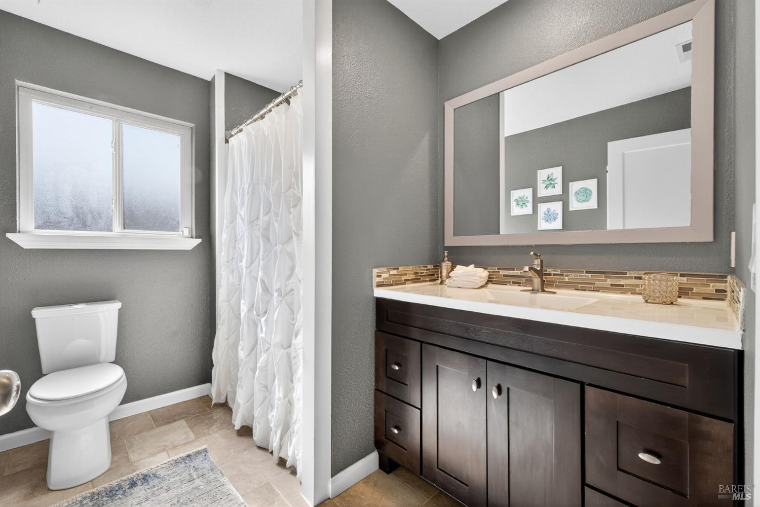 Detail Gallery Image 33 of 54 For 204 Prince Albert Ct, Petaluma,  CA 94954 - 3 Beds | 2 Baths