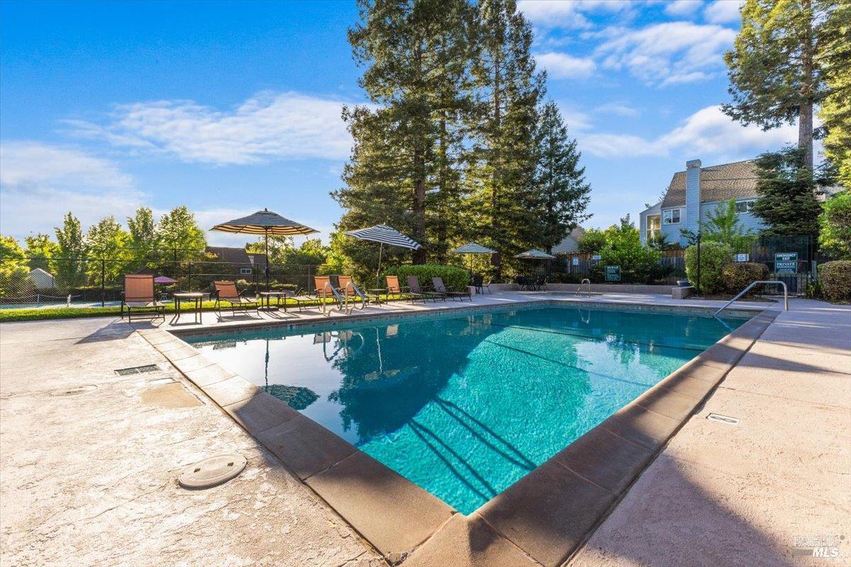 Detail Gallery Image 34 of 42 For 1367 Sylvan Ct, Healdsburg,  CA 95448 - 3 Beds | 2/1 Baths