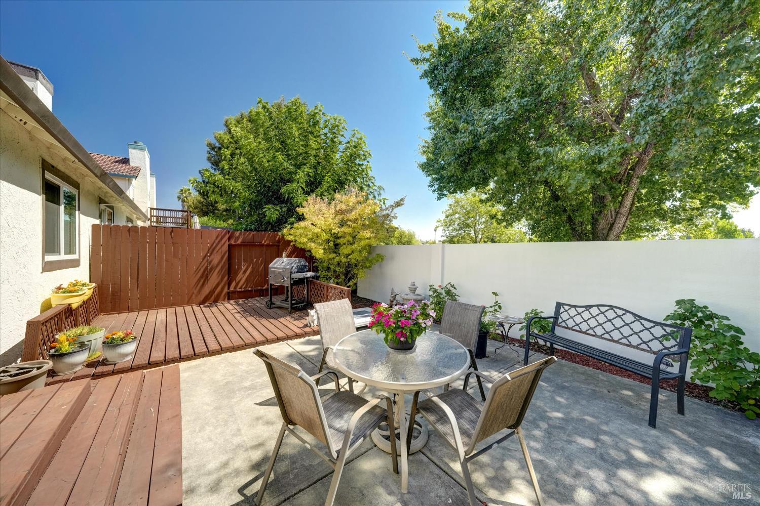 Detail Gallery Image 29 of 33 For 15 Francis Cir, Rohnert Park,  CA 94928 - 3 Beds | 2 Baths
