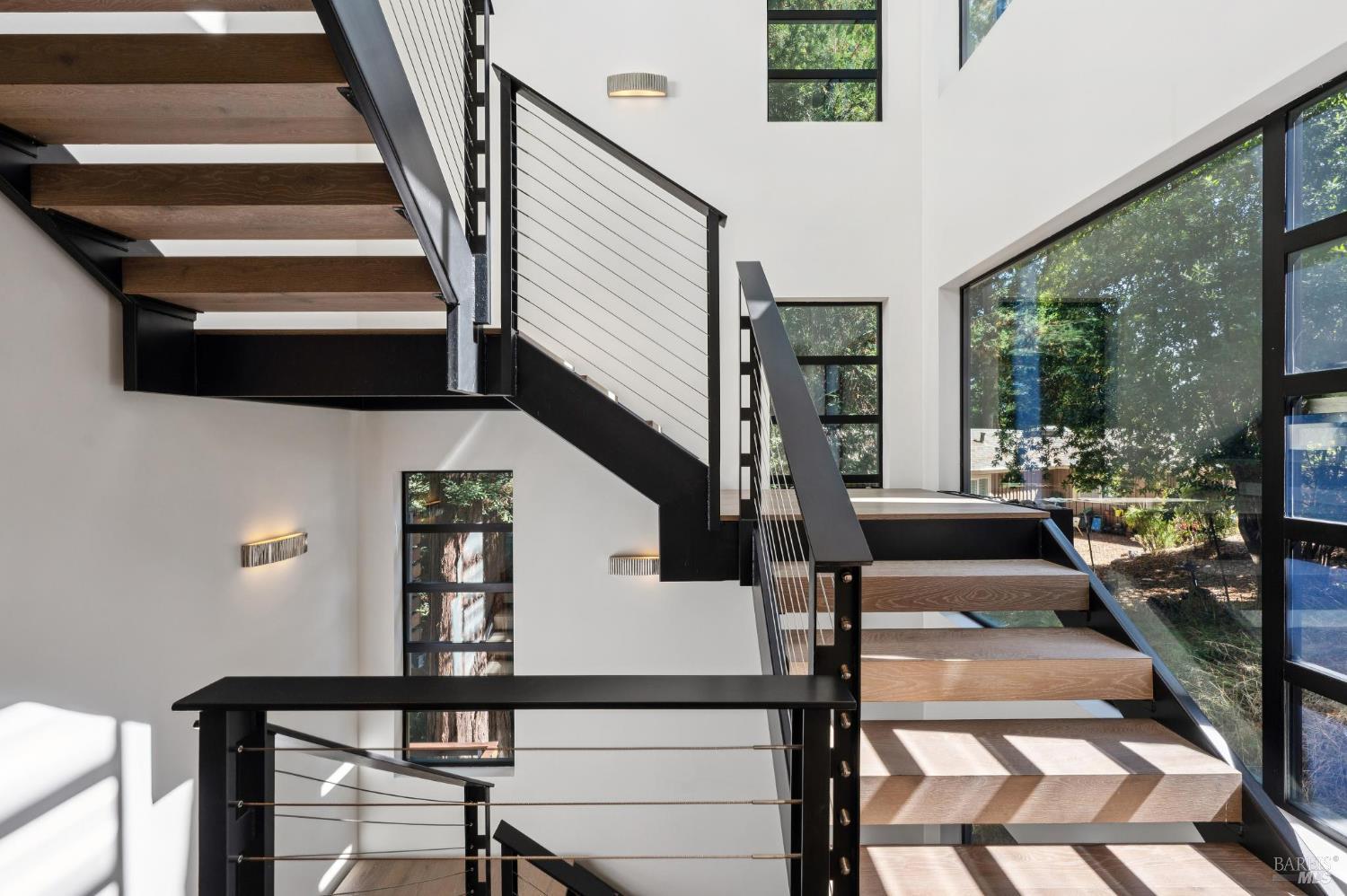 Detail Gallery Image 11 of 29 For 290 Edgewood Ave, Mill Valley,  CA 94941 - 4 Beds | 3/1 Baths