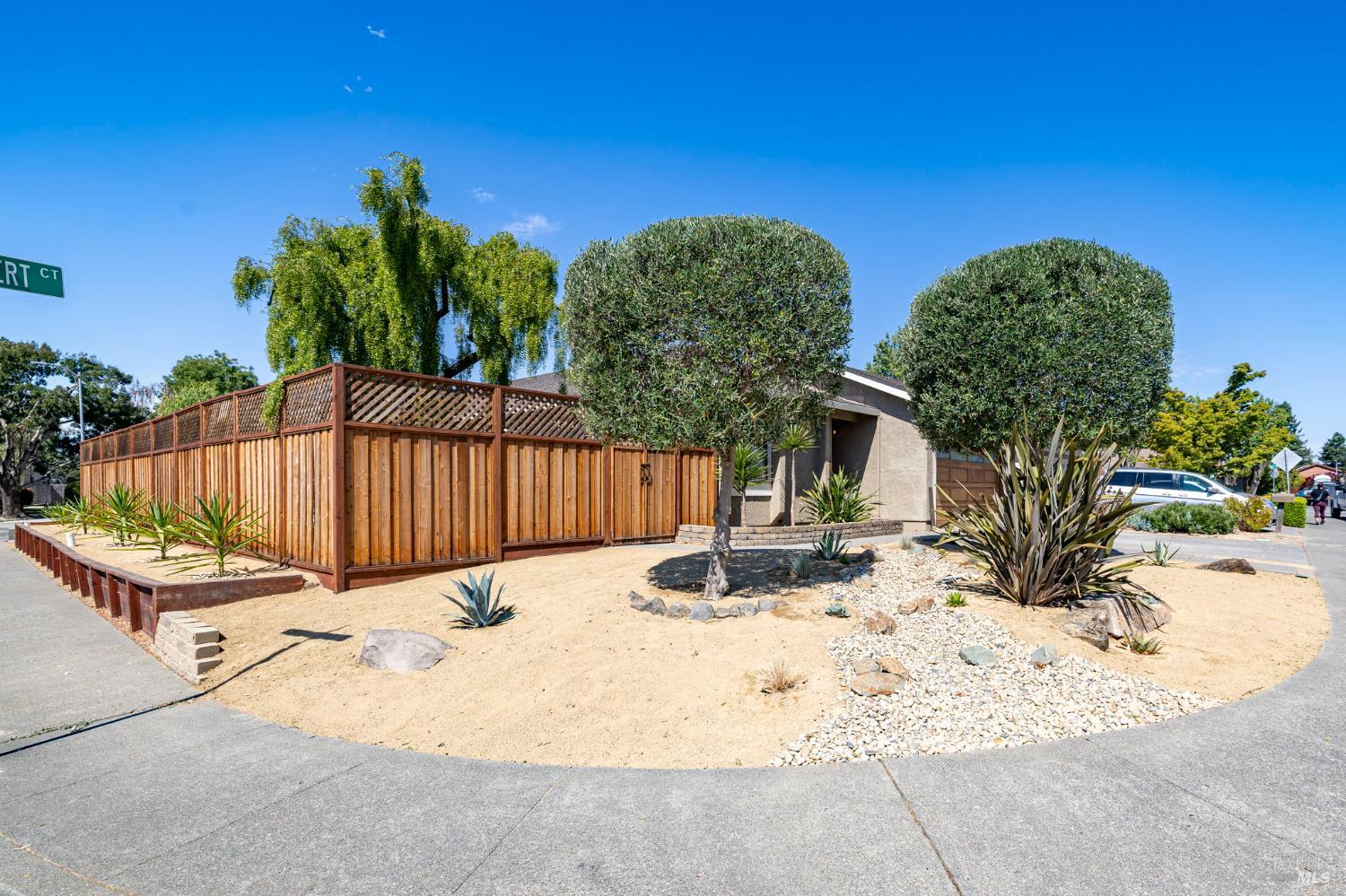Detail Gallery Image 7 of 54 For 204 Prince Albert Ct, Petaluma,  CA 94954 - 3 Beds | 2 Baths