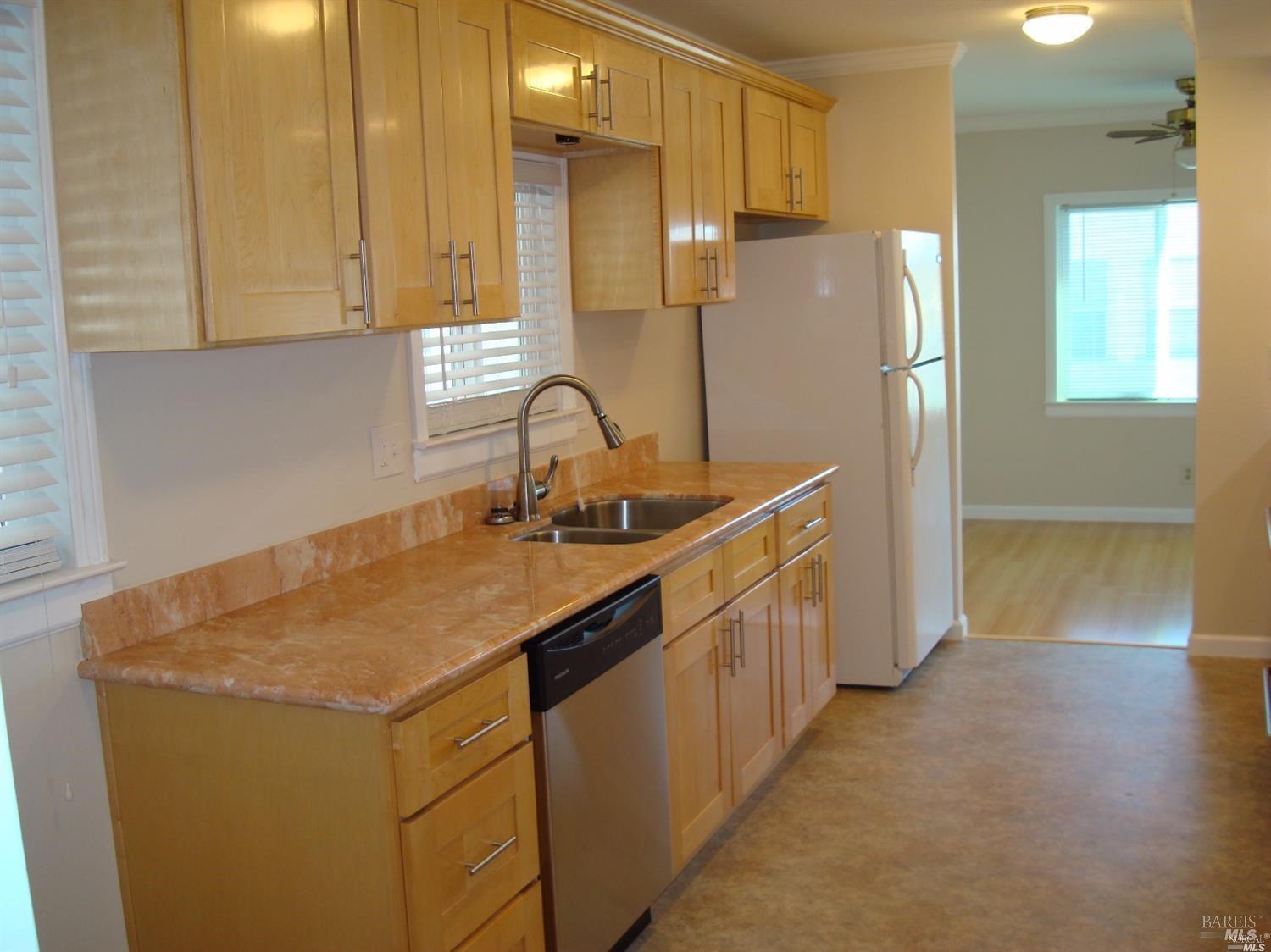 Detail Gallery Image 8 of 13 For 209 Champagne W St, Calistoga,  CA 94515 - 3 Beds | 2 Baths