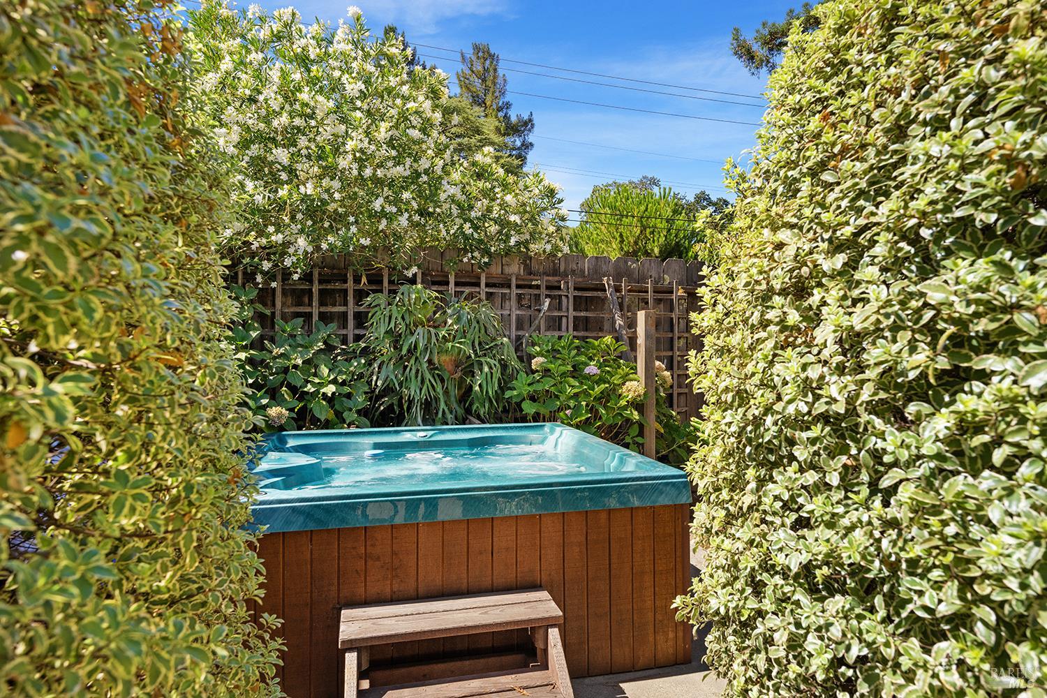Detail Gallery Image 28 of 38 For 95 Florence Ave, San Anselmo,  CA 94960 - 4 Beds | 3/1 Baths