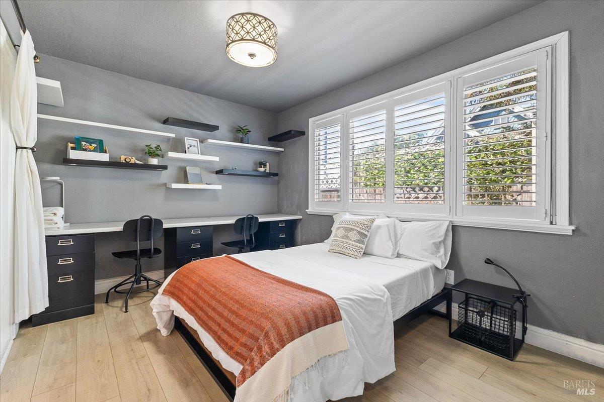 Detail Gallery Image 18 of 38 For 563 Windsor River Rd, Windsor,  CA 95492 - 3 Beds | 3 Baths