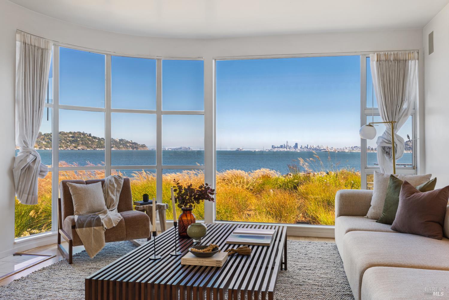 Detail Gallery Image 11 of 54 For 30 Heron Dr, Mill Valley,  CA 94941 - 5 Beds | 3/1 Baths