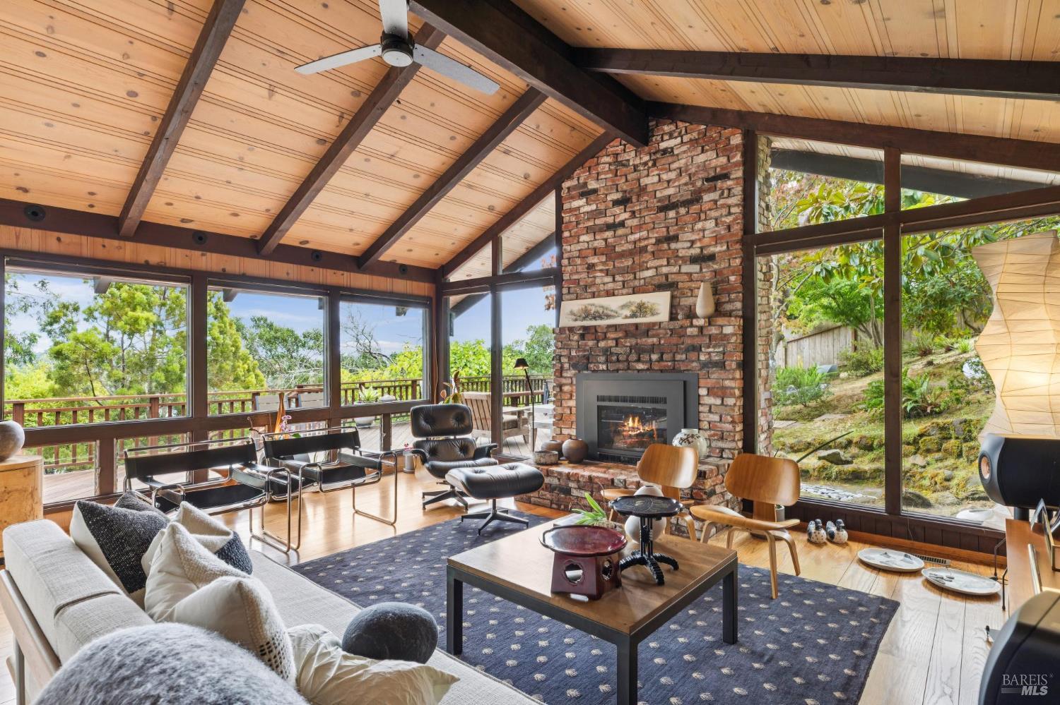 Detail Gallery Image 15 of 53 For 1 Carolyn Ln, Mill Valley,  CA 94941 - 4 Beds | 3 Baths