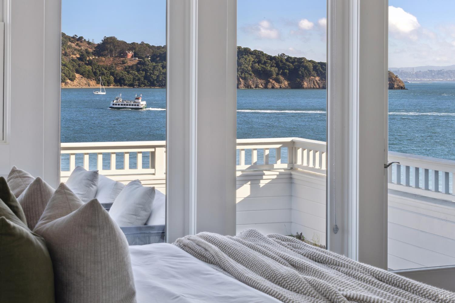 Detail Gallery Image 9 of 46 For 2105 Mar East St, Belvedere Tiburon,  CA 94920 - 5 Beds | 4/1 Baths