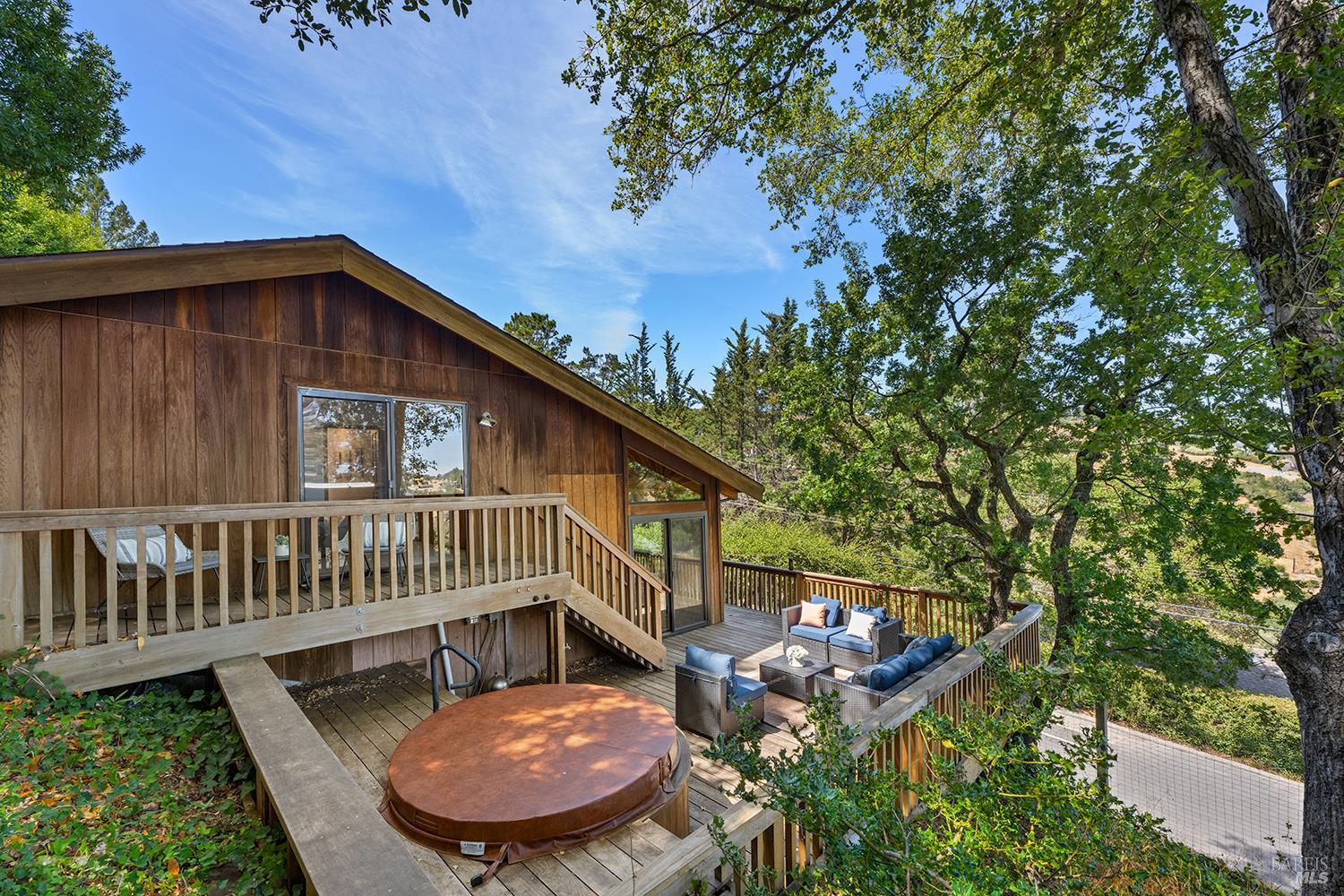 Detail Gallery Image 16 of 37 For 85 Woodside Dr, San Anselmo,  CA 94960 - 3 Beds | 2 Baths