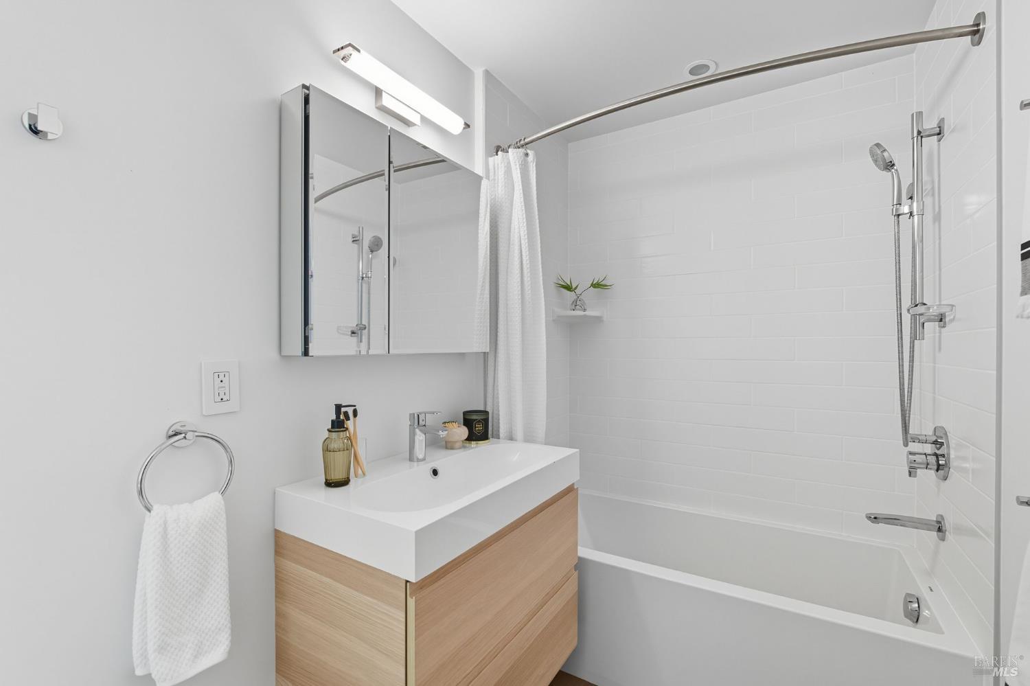 Detail Gallery Image 25 of 51 For 42 Park Ter, Mill Valley,  CA 94941 - 2 Beds | 2/1 Baths