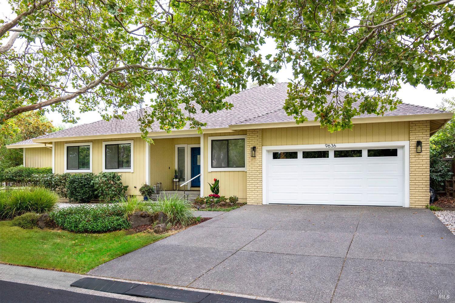 Detail Gallery Image 3 of 39 For 9636 Lakewood Dr, Windsor,  CA 95492 - 2 Beds | 2 Baths
