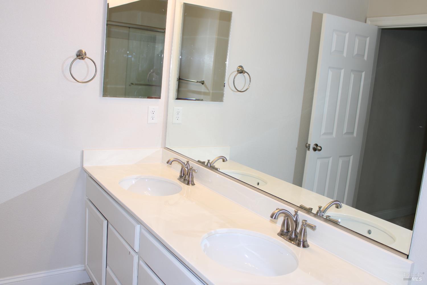 Detail Gallery Image 32 of 48 For 5020 King Pl, Rohnert Park,  CA 94928 - 5 Beds | 3 Baths