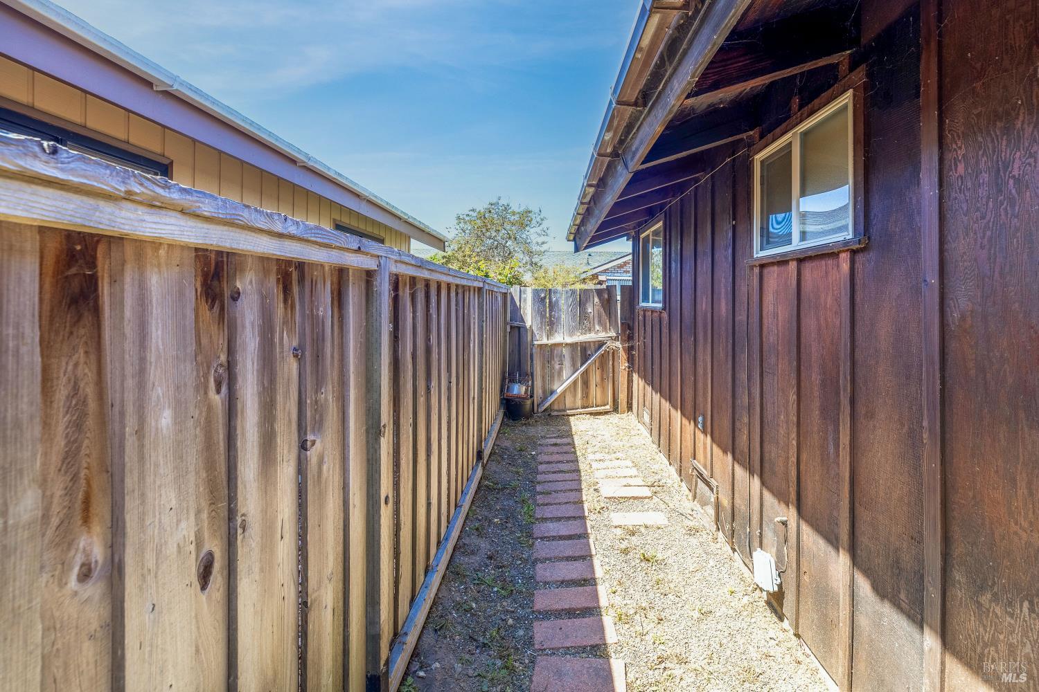 Detail Gallery Image 23 of 33 For 215 S Sanderson Way, Fort Bragg,  CA 95437 - 3 Beds | 1/1 Baths