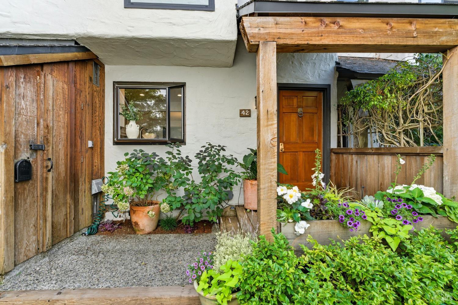 Detail Gallery Image 4 of 51 For 42 Park Ter, Mill Valley,  CA 94941 - 2 Beds | 2/1 Baths