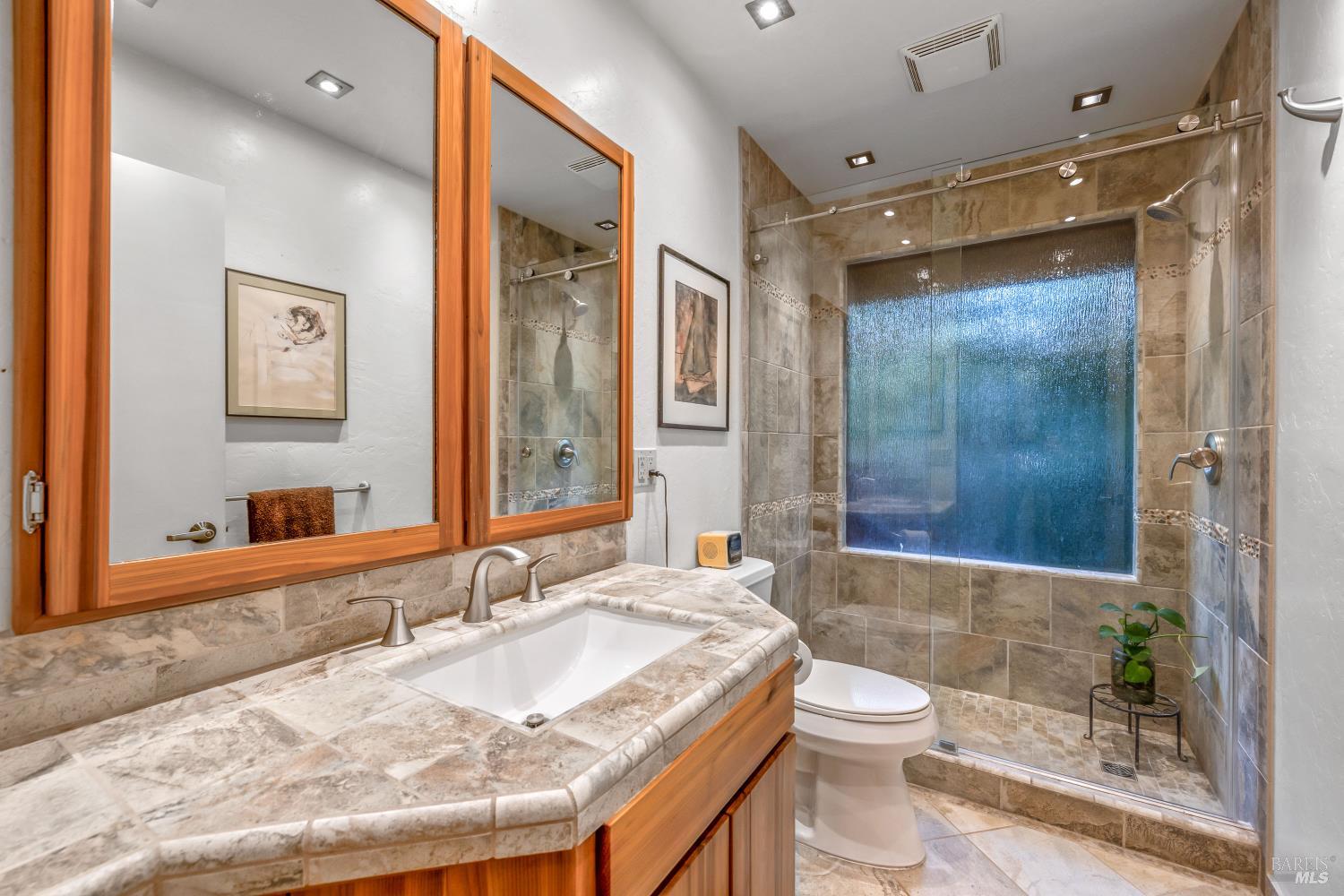Detail Gallery Image 13 of 43 For 17451 Redwood Springs Dr, Fort Bragg,  CA 95437 - 4 Beds | 4 Baths