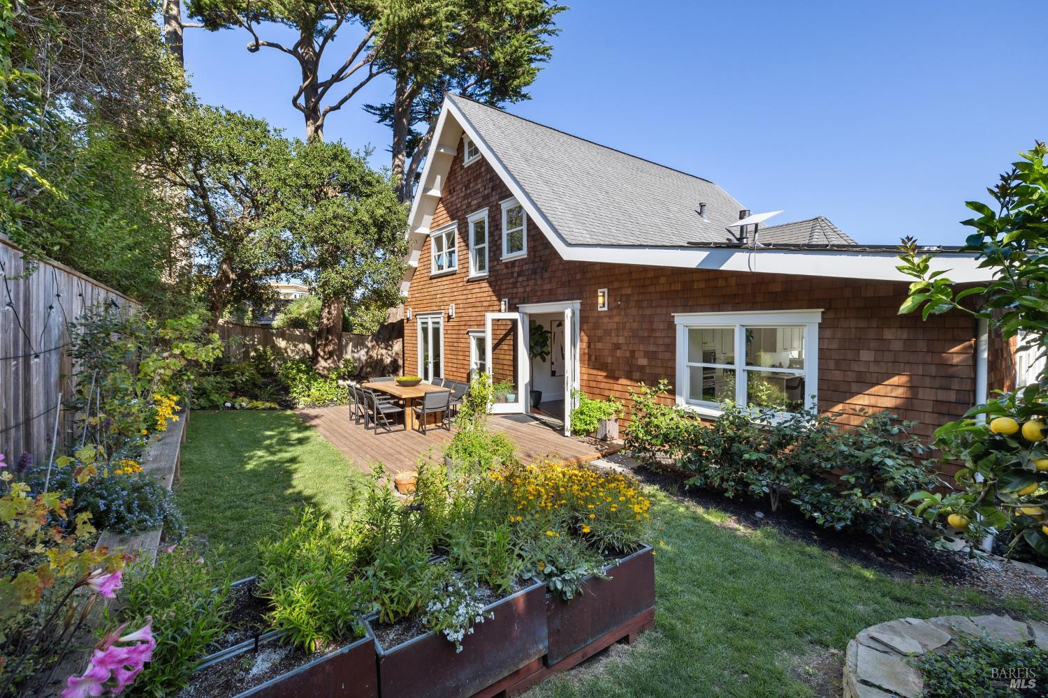 Detail Gallery Image 43 of 46 For 2105 Mar East St, Belvedere Tiburon,  CA 94920 - 5 Beds | 4/1 Baths