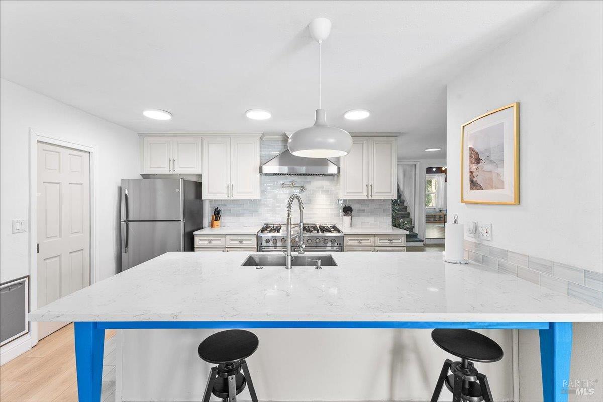 Detail Gallery Image 14 of 38 For 563 Windsor River Rd, Windsor,  CA 95492 - 3 Beds | 3 Baths