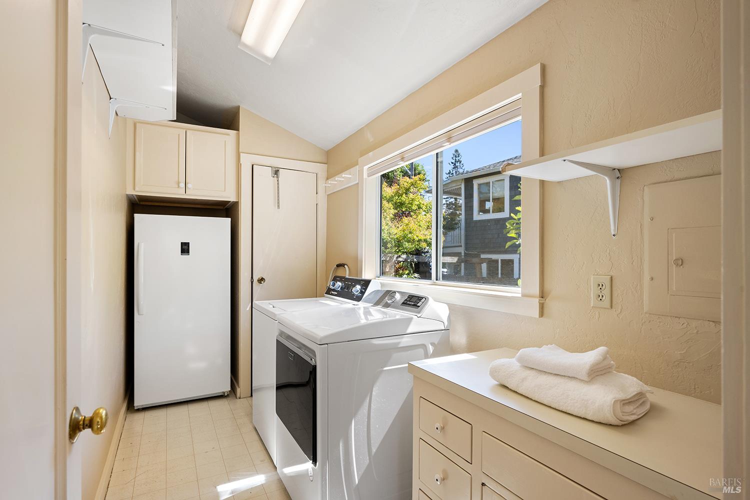 Detail Gallery Image 19 of 38 For 95 Florence Ave, San Anselmo,  CA 94960 - 4 Beds | 3/1 Baths