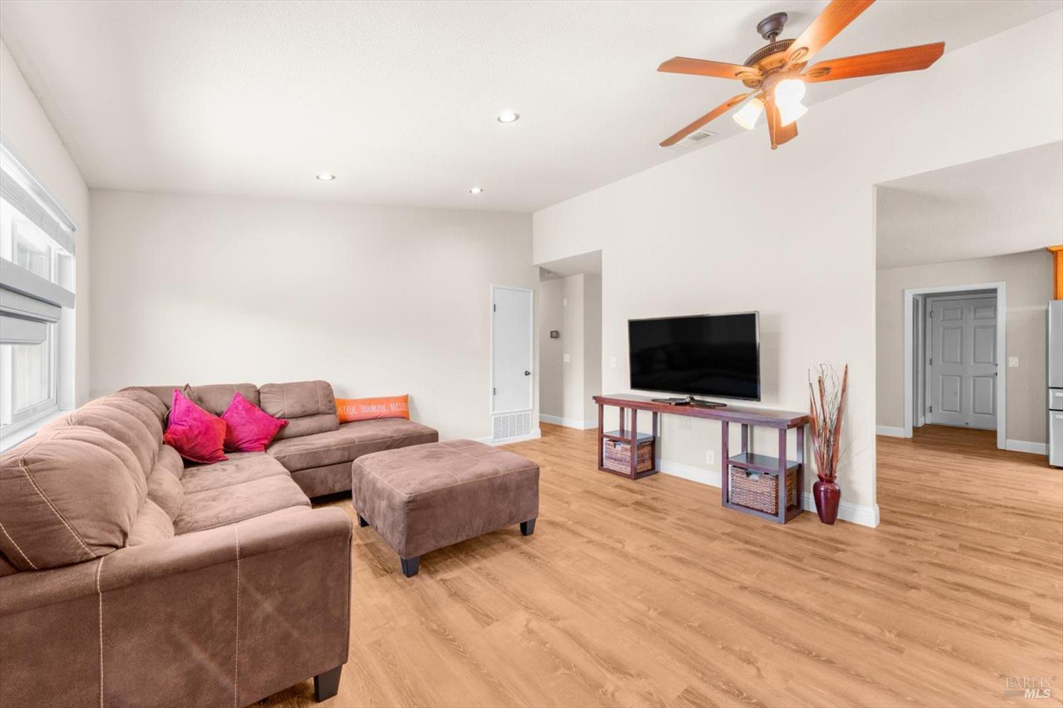 Detail Gallery Image 16 of 46 For 420 Temple Dr, Vacaville,  CA 95687 - 3 Beds | 2 Baths