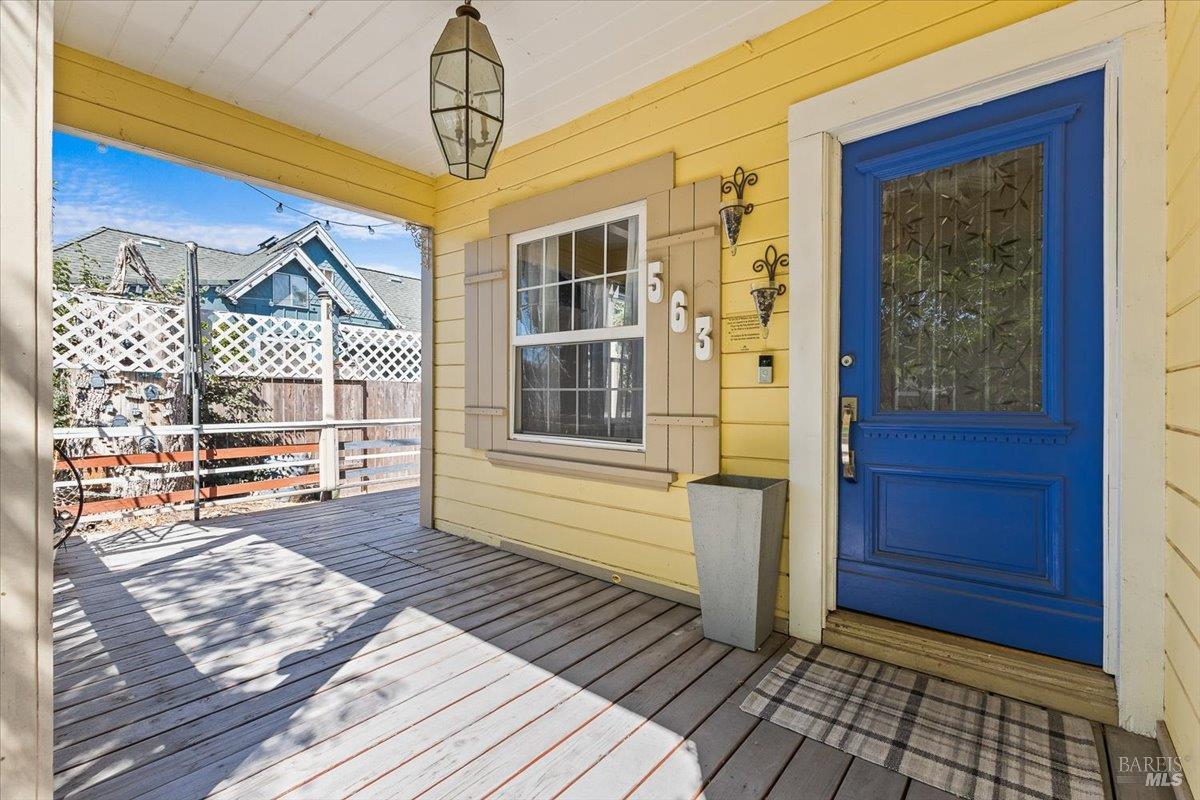 Detail Gallery Image 3 of 38 For 563 Windsor River Rd, Windsor,  CA 95492 - 3 Beds | 3 Baths