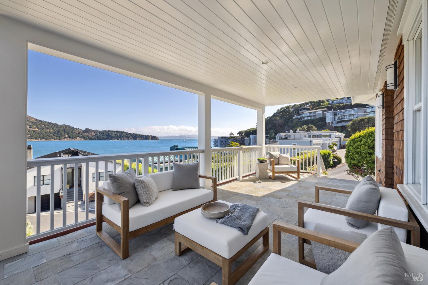 Detail Gallery Image 4 of 46 For 2105 Mar East St, Belvedere Tiburon,  CA 94920 - 5 Beds | 4/1 Baths