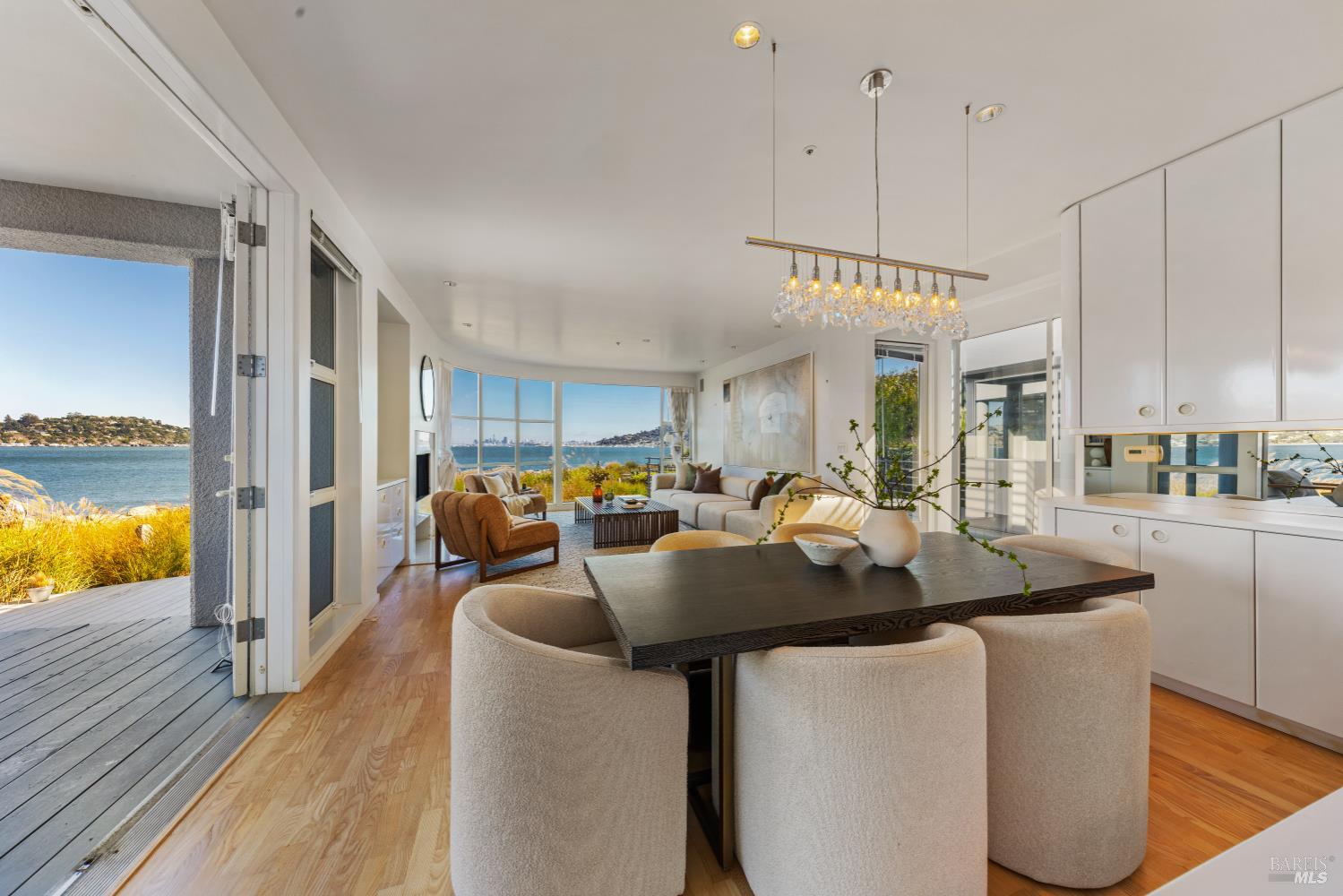 Detail Gallery Image 4 of 54 For 30 Heron Dr, Mill Valley,  CA 94941 - 5 Beds | 3/1 Baths