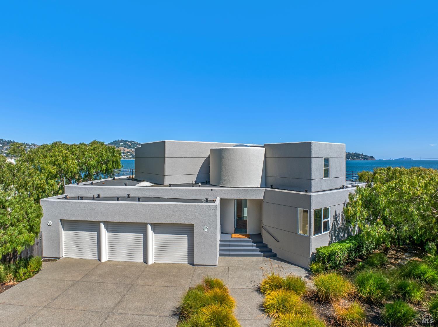 Detail Gallery Image 8 of 54 For 30 Heron Dr, Mill Valley,  CA 94941 - 5 Beds | 3/1 Baths