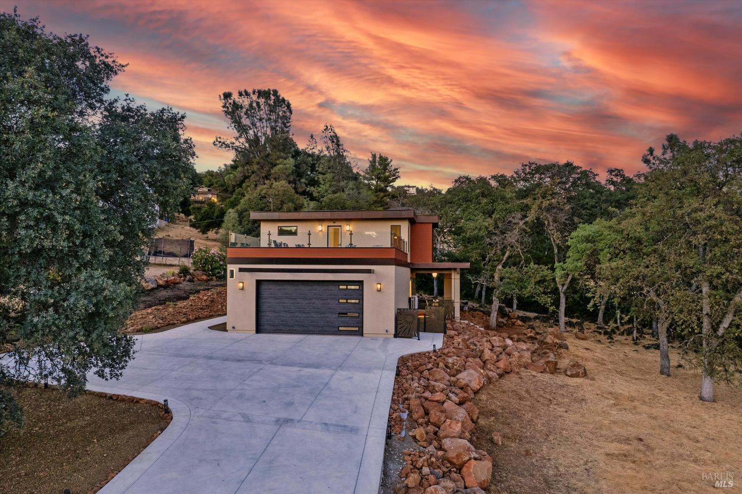 Detail Gallery Image 3 of 35 For 17234 Brookfield Rd, Hidden Valley Lake,  CA 95467 - 3 Beds | 2/1 Baths