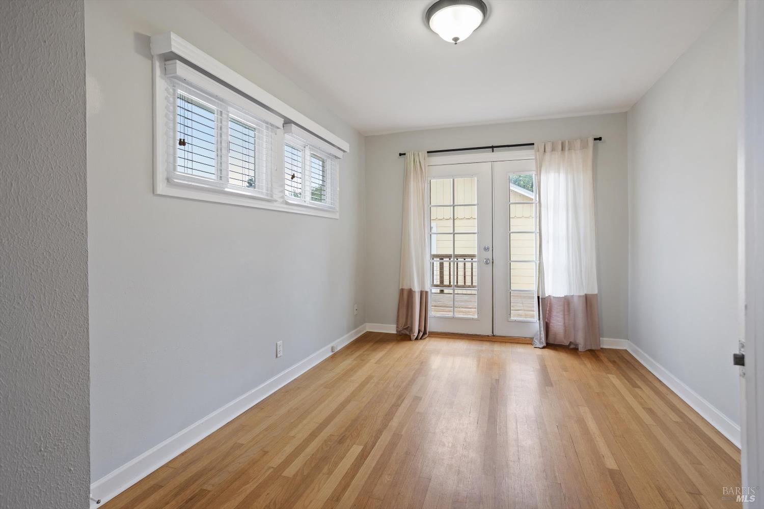 Detail Gallery Image 13 of 34 For 851 Western Ave, Petaluma,  CA 94952 - 3 Beds | 1/1 Baths