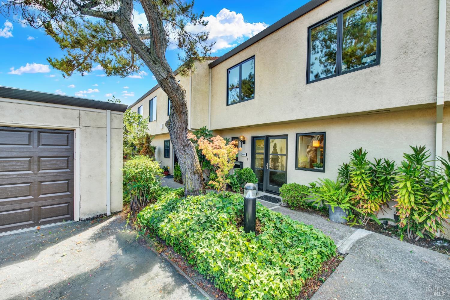 Detail Gallery Image 5 of 97 For 927 Marina Dr, Napa,  CA 94559 - 3 Beds | 2/1 Baths