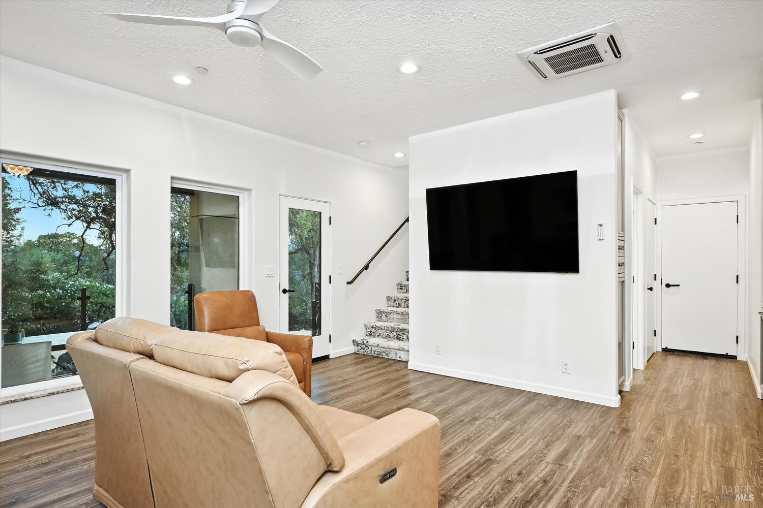 Detail Gallery Image 21 of 35 For 17234 Brookfield Rd, Hidden Valley Lake,  CA 95467 - 3 Beds | 2/1 Baths