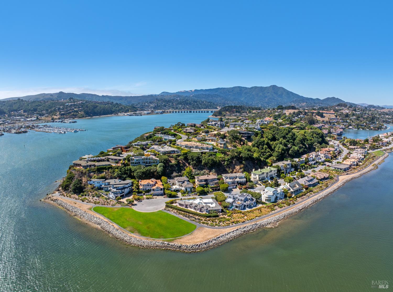 Detail Gallery Image 2 of 54 For 30 Heron Dr, Mill Valley,  CA 94941 - 5 Beds | 3/1 Baths