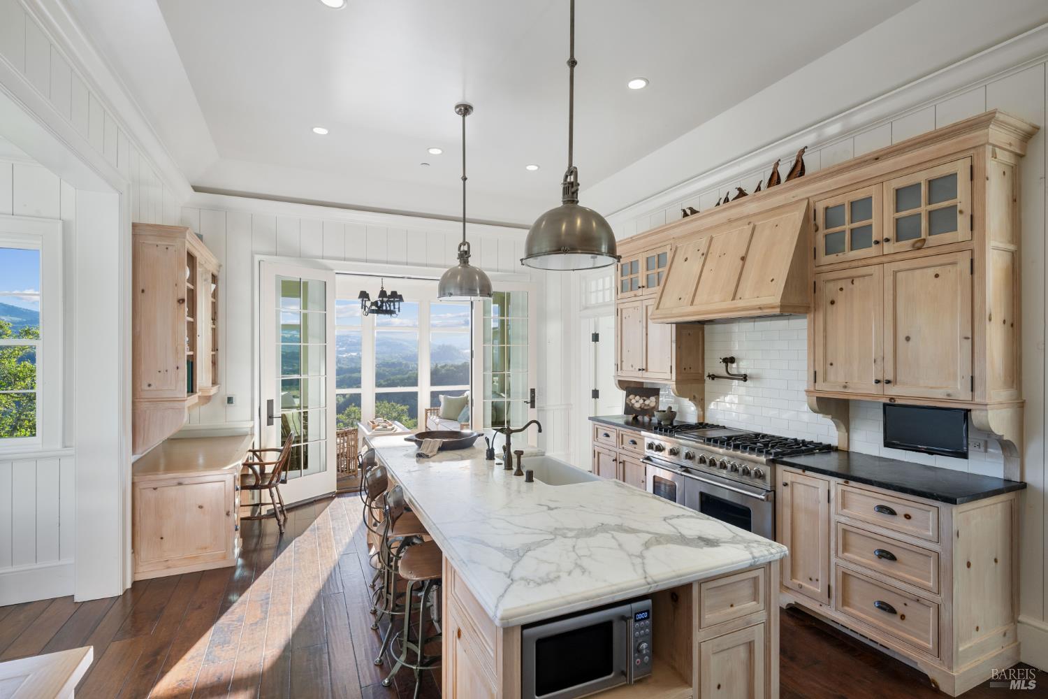 Detail Gallery Image 7 of 36 For 2220 Warm Springs Rd, Glen Ellen,  CA 95442 - 4 Beds | 4/1 Baths