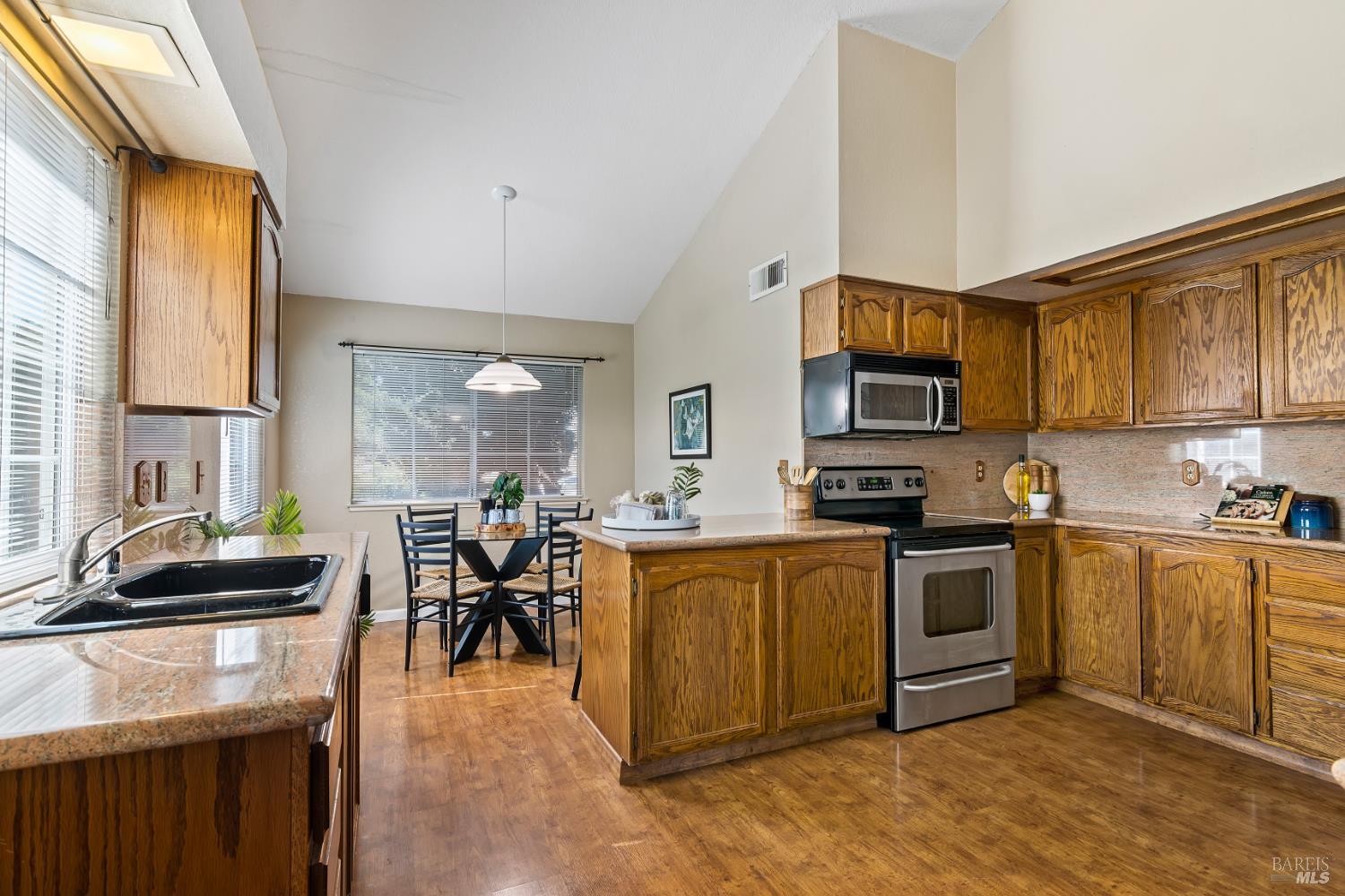 Detail Gallery Image 12 of 45 For 744 Jasmine Ct, Benicia,  CA 94510 - 3 Beds | 2 Baths