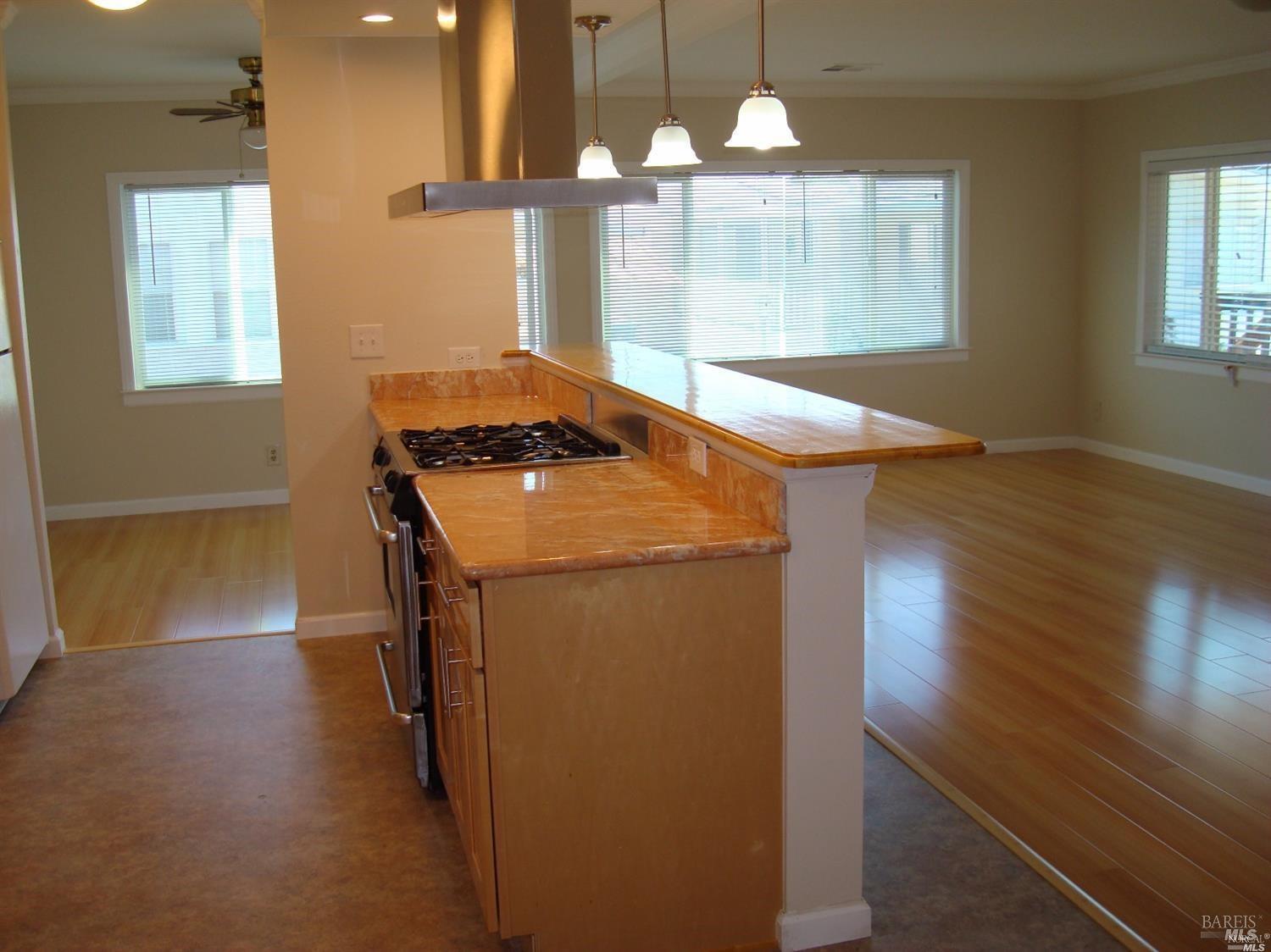 Detail Gallery Image 7 of 13 For 209 Champagne W St, Calistoga,  CA 94515 - 3 Beds | 2 Baths