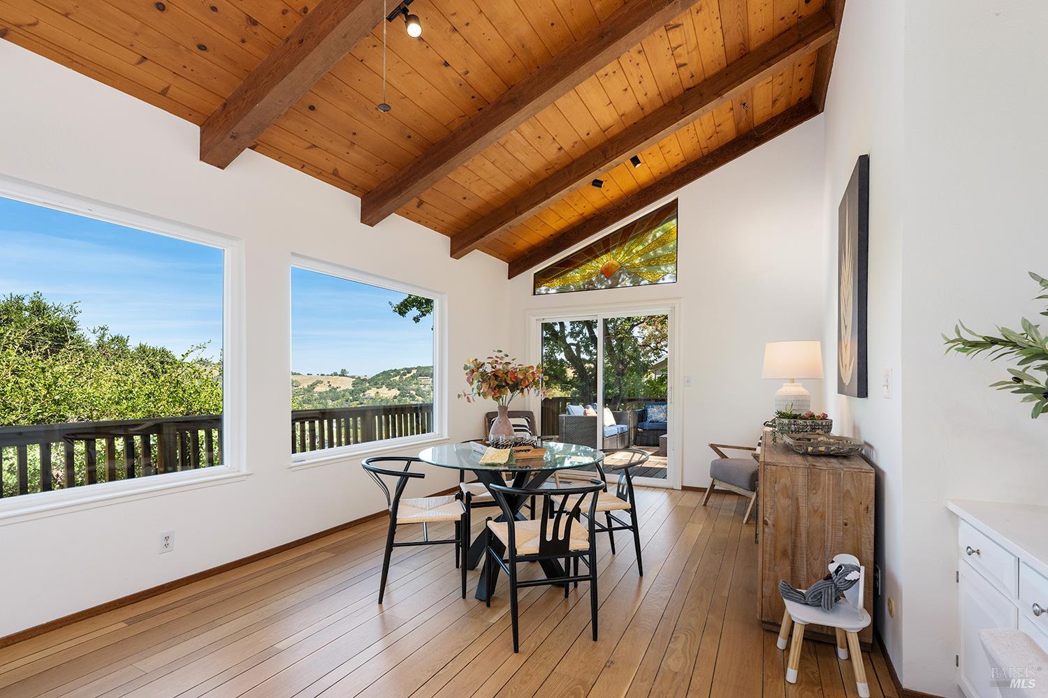 Detail Gallery Image 11 of 37 For 85 Woodside Dr, San Anselmo,  CA 94960 - 3 Beds | 2 Baths