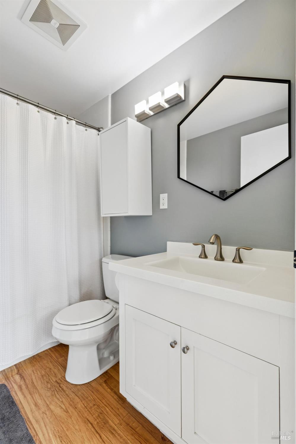 Detail Gallery Image 27 of 53 For 1 Carolyn Ln, Mill Valley,  CA 94941 - 4 Beds | 3 Baths