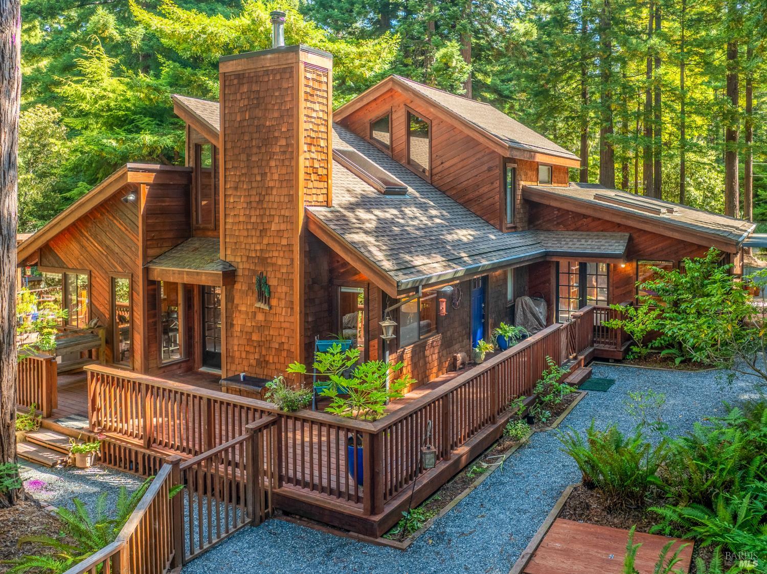 Detail Gallery Image 1 of 43 For 17451 Redwood Springs Dr, Fort Bragg,  CA 95437 - 4 Beds | 4 Baths
