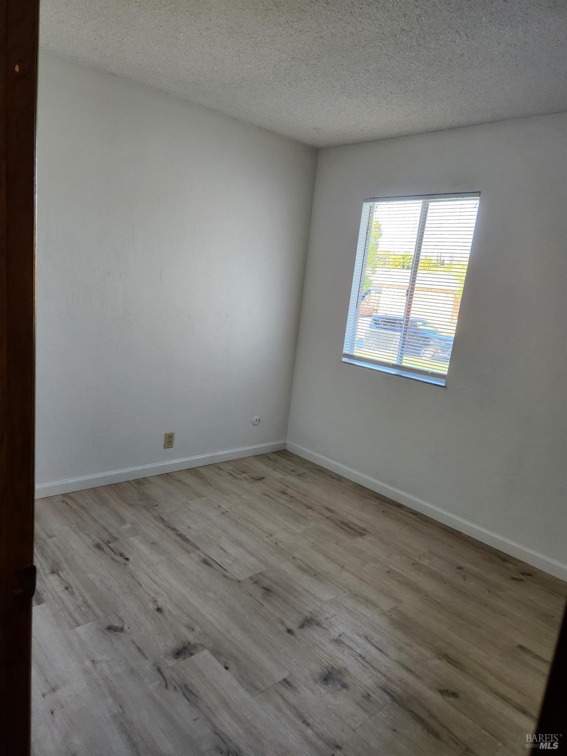 Detail Gallery Image 9 of 16 For 341 Inverness Dr, Vallejo,  CA 94589 - 3 Beds | 2 Baths