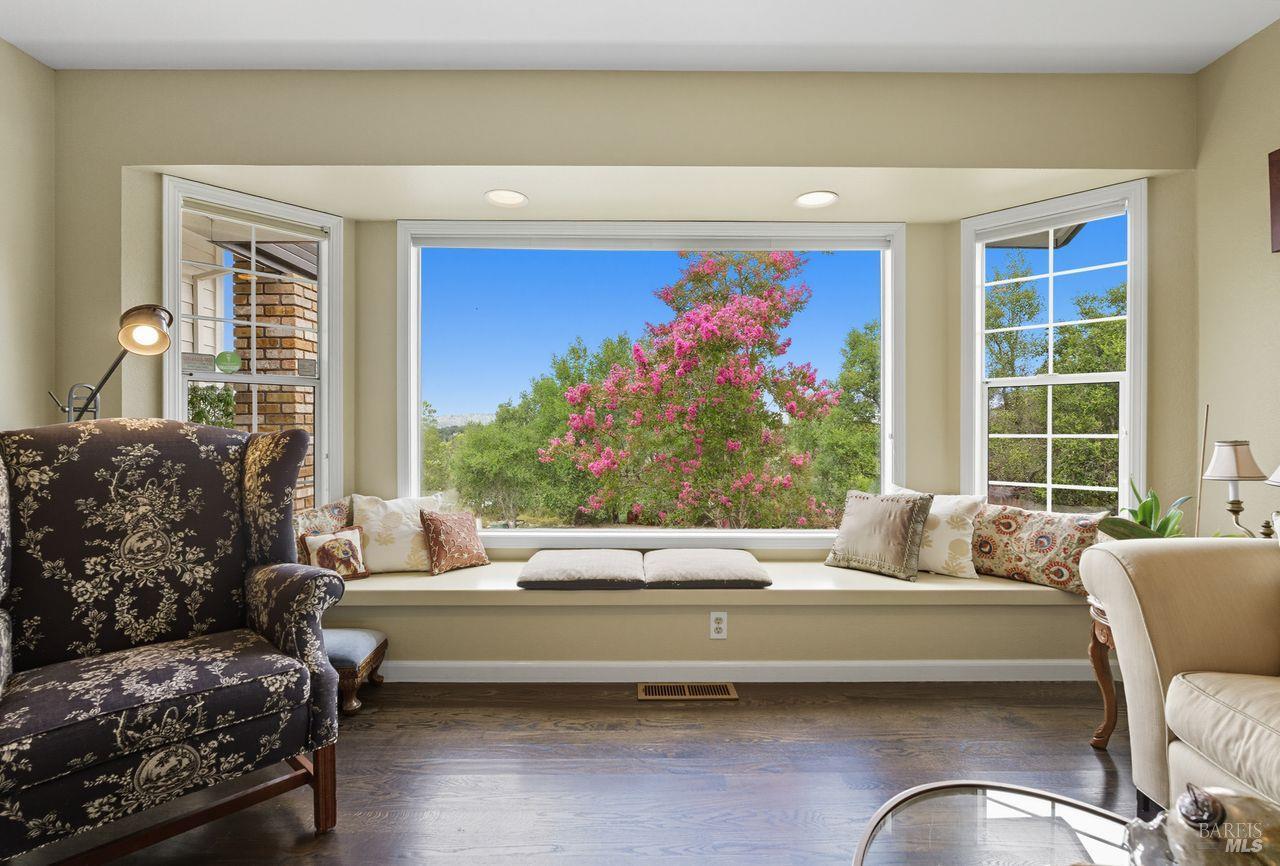 Detail Gallery Image 8 of 63 For 4774 Carissa Ave, Santa Rosa,  CA 95405 - 4 Beds | 2/1 Baths