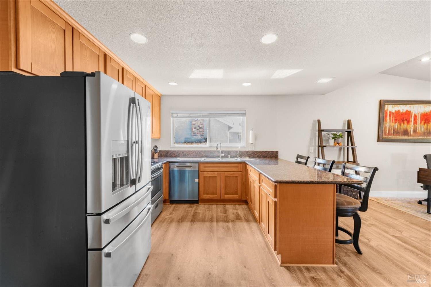 Detail Gallery Image 8 of 46 For 420 Temple Dr, Vacaville,  CA 95687 - 3 Beds | 2 Baths