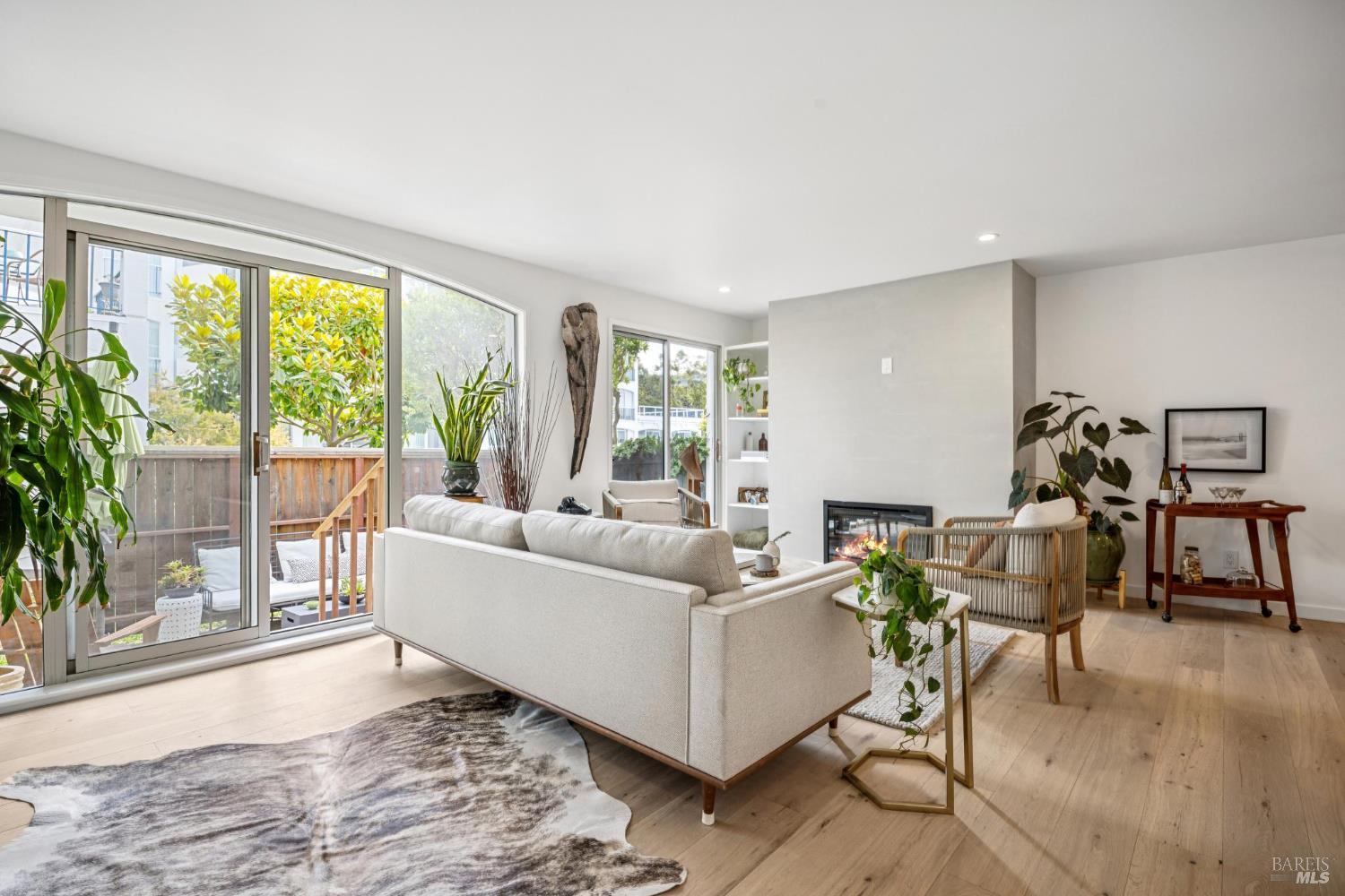Detail Gallery Image 10 of 76 For 2108 Shelter Bay Ave, Mill Valley,  CA 94941 - 2 Beds | 2 Baths