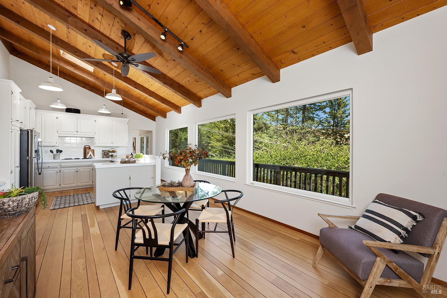 Detail Gallery Image 19 of 37 For 85 Woodside Dr, San Anselmo,  CA 94960 - 3 Beds | 2 Baths