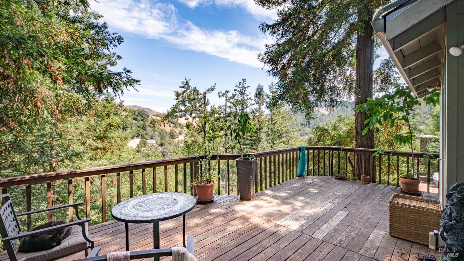 Detail Gallery Image 13 of 39 For 100 Carson Rd, Woodacre,  CA 94973 - 4 Beds | 3 Baths