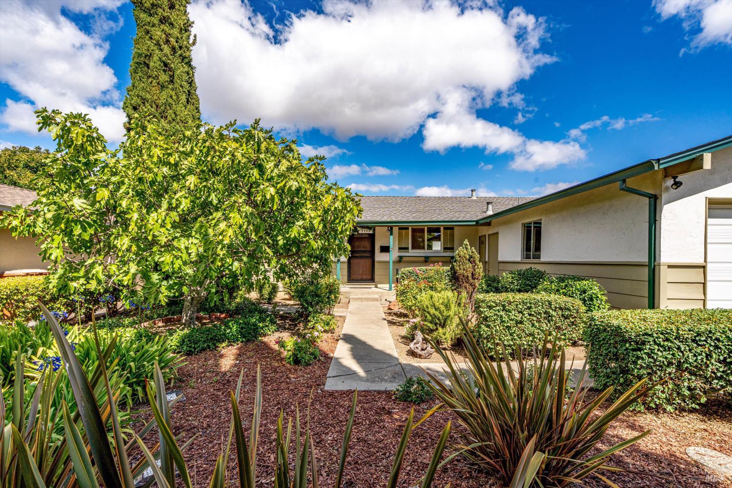 Detail Gallery Image 3 of 27 For 3782 Oxford St, Napa,  CA 94558 - 3 Beds | 2 Baths