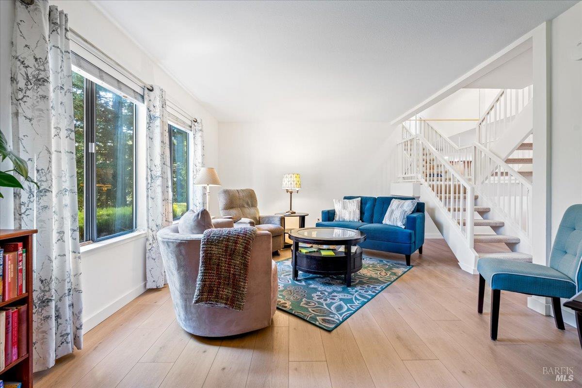 Detail Gallery Image 8 of 26 For 109 Albion Ct, Novato,  CA 94947 - 3 Beds | 2/1 Baths