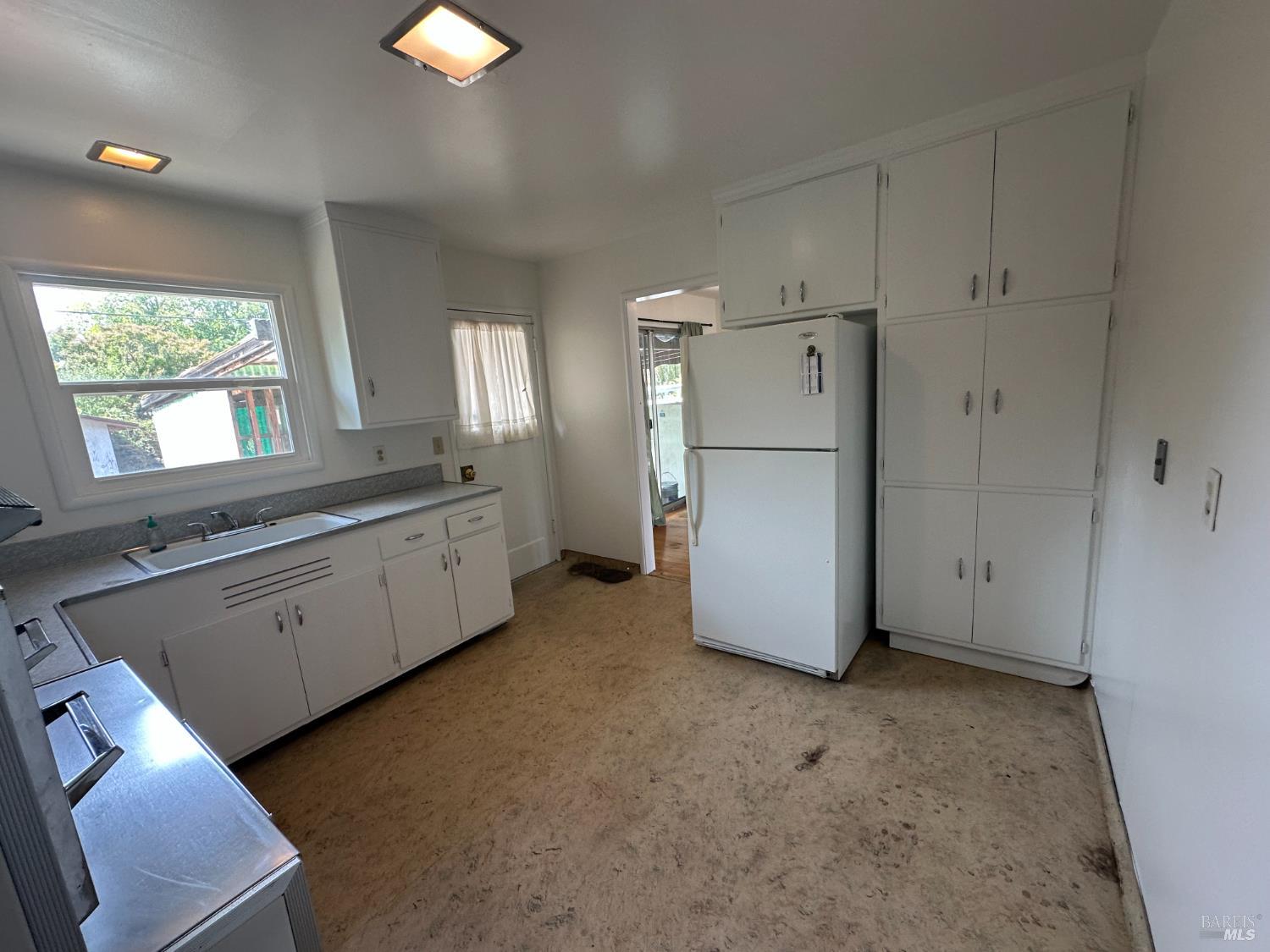 Detail Gallery Image 9 of 20 For 827 Rosewood Ave, Vallejo,  CA 94591 - 3 Beds | 1 Baths
