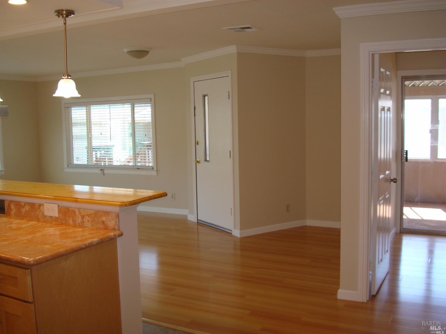 Detail Gallery Image 6 of 13 For 209 Champagne W St, Calistoga,  CA 94515 - 3 Beds | 2 Baths